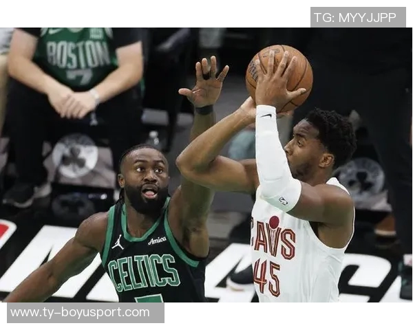 杰伦布朗携手生发品牌米切尔调侃兄弟直接变现的幽默互动 杰伦布朗携手生发品牌米切尔调侃兄弟直接变现的幽默互动