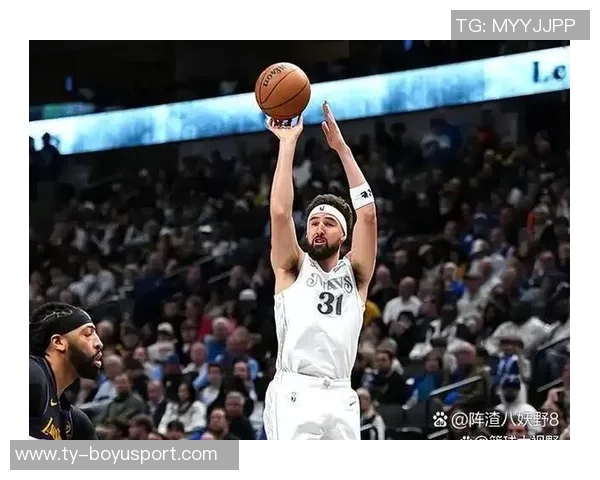 独行侠机器人功夫表演意外失灵欧文一推竟然趴下了 独行侠机器人功夫表演意外失灵欧文一推竟然趴下了