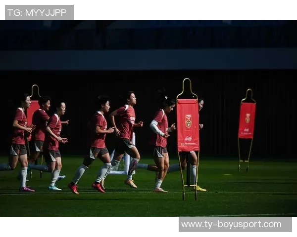 中国国家女子足球队抵达伦敦全力备战与英格兰女足的国际友谊赛